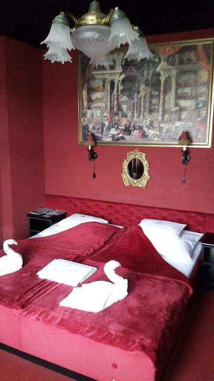 Fiaker Panzio Hotel Мисколк Екстериор снимка