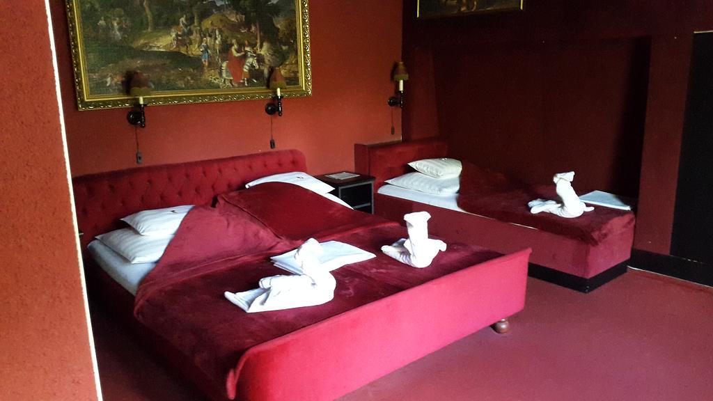Fiaker Panzio Hotel Мисколк Екстериор снимка