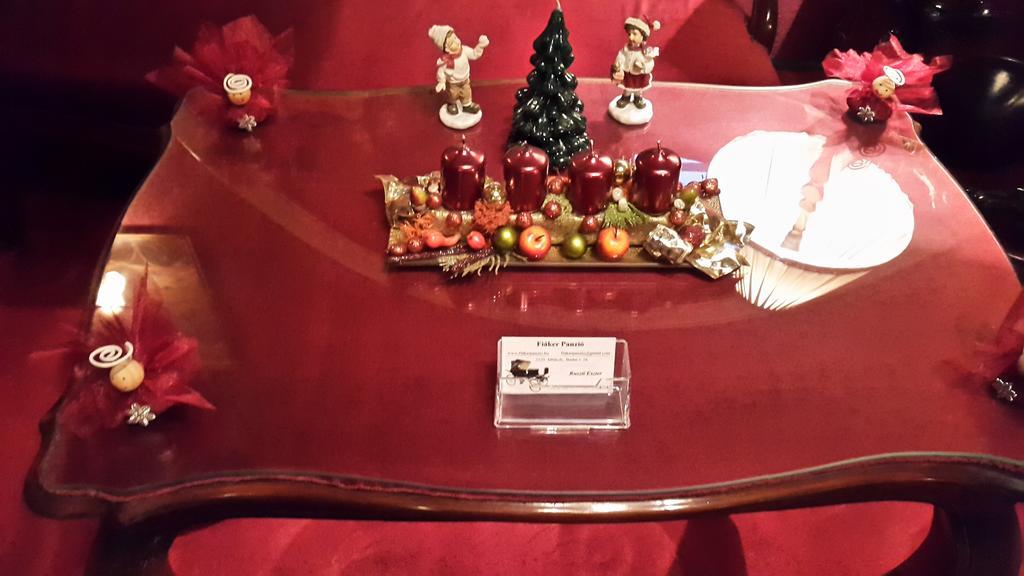 Fiaker Panzio Hotel Мисколк Екстериор снимка