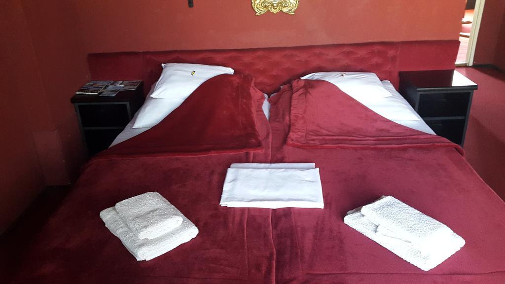 Fiaker Panzio Hotel Мисколк Екстериор снимка